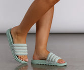 Gerade Chillin‘ Strass-Slipper